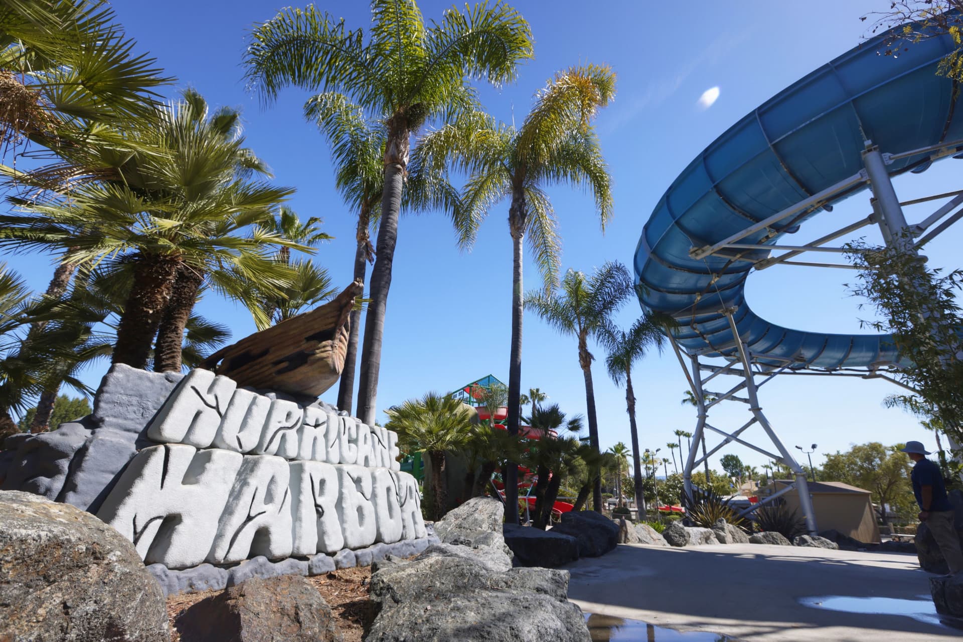 Hurricane Harbor Los Angeles main entrance